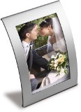 Curved shaped metal photo frame with a 10cm x 15cm (4" x 6") pho