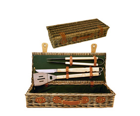 WILLOW BASKET WITH 3 BRAAI UTENCILS