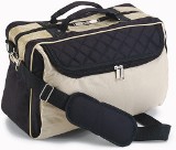 Travel bag in a 600d polyester material with a shoulder strap an